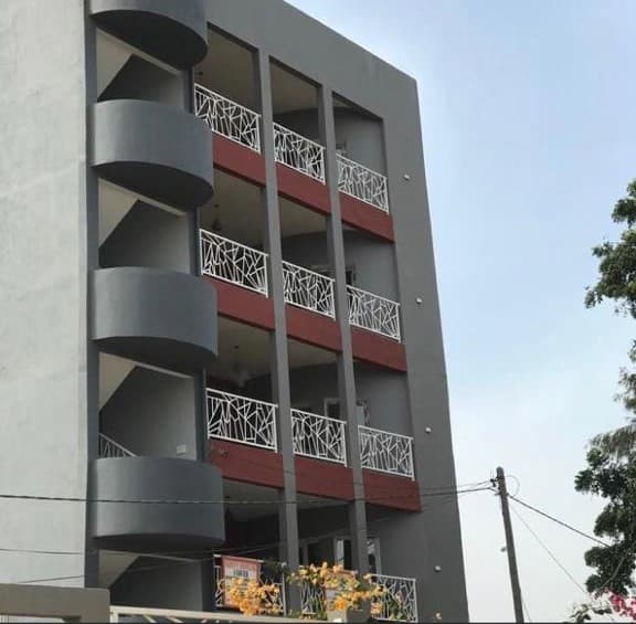 Façade de la Résidence Atta à Ndiakhirate, Dakar